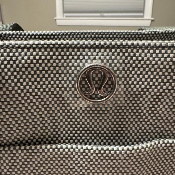 Lululemon Athletica - two tone canvas bag with shoulder strap. 4.5L mini size - Picture 2 of 6